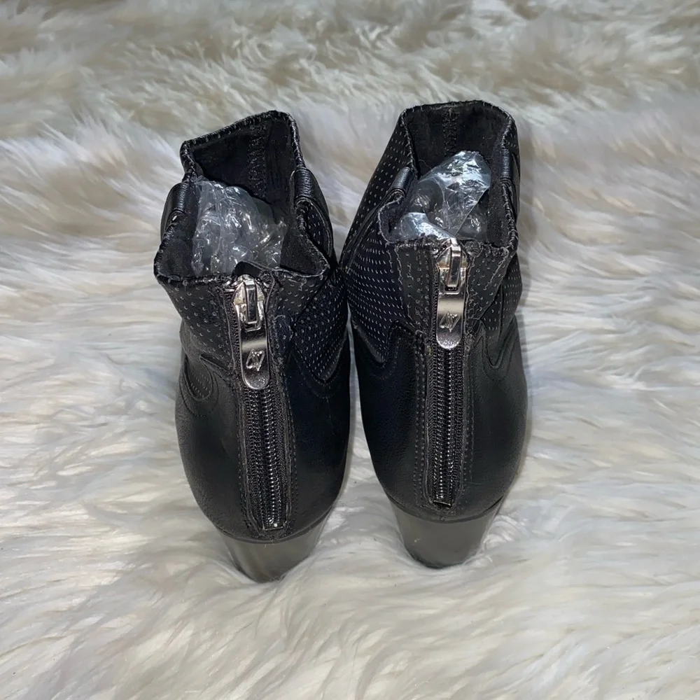 Sam & Libby black synthetic material size 8 M heeled ankle booties